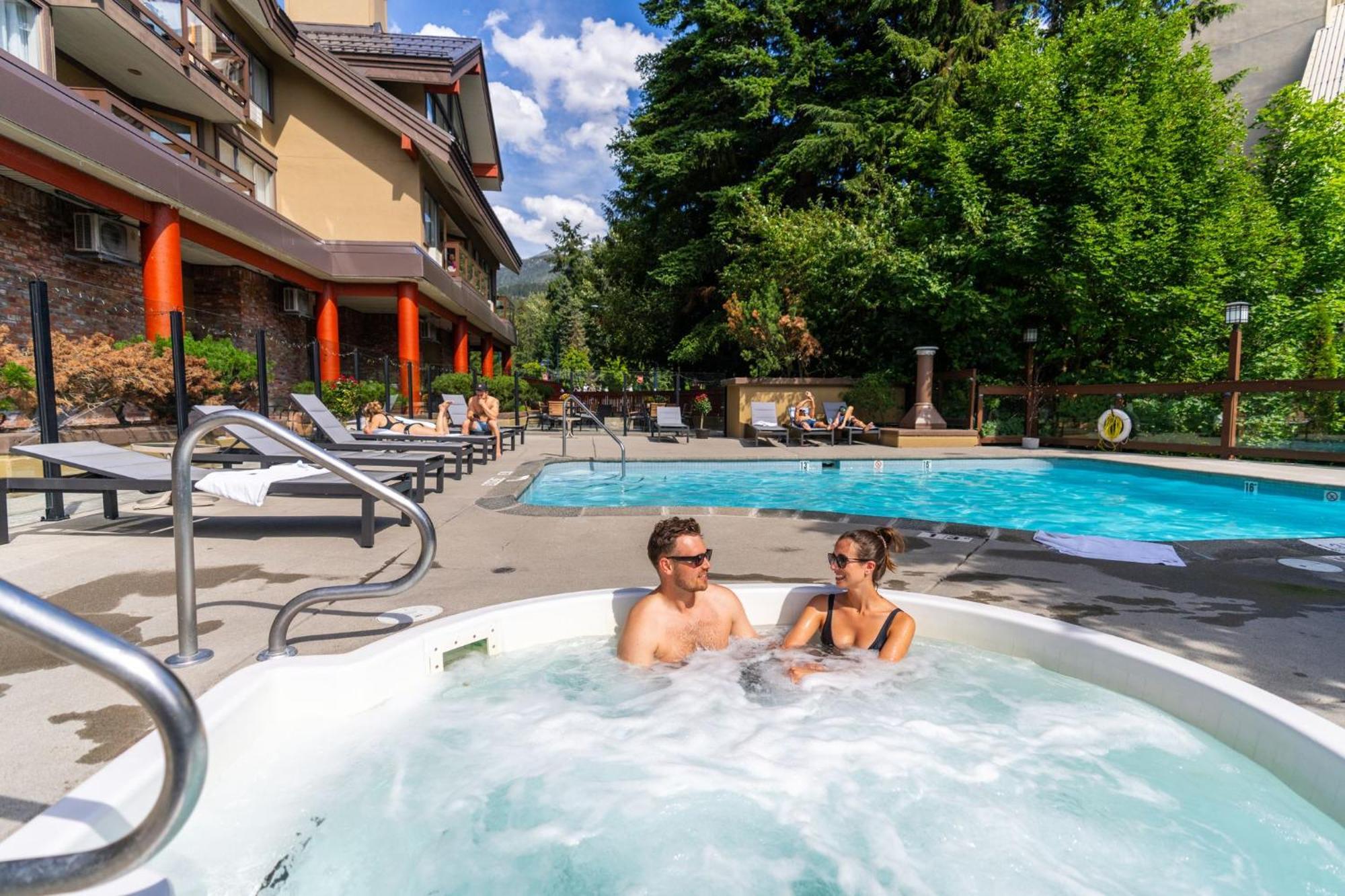 Whistler Village Inn & Suites Eksteriør bilde
