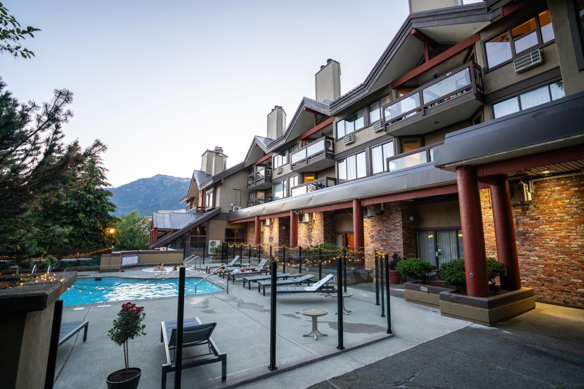 Whistler Village Inn & Suites Eksteriør bilde