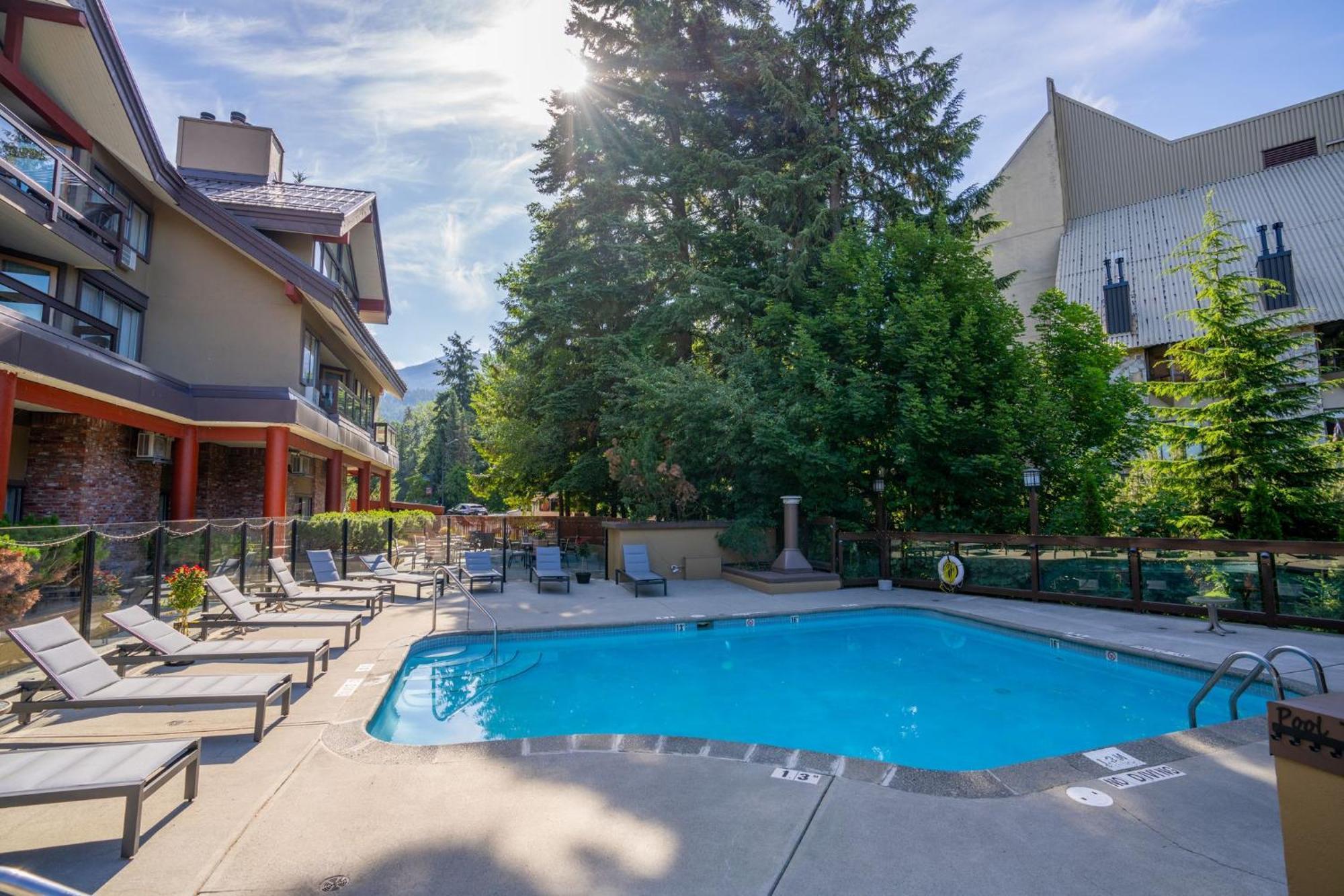 Whistler Village Inn & Suites Eksteriør bilde