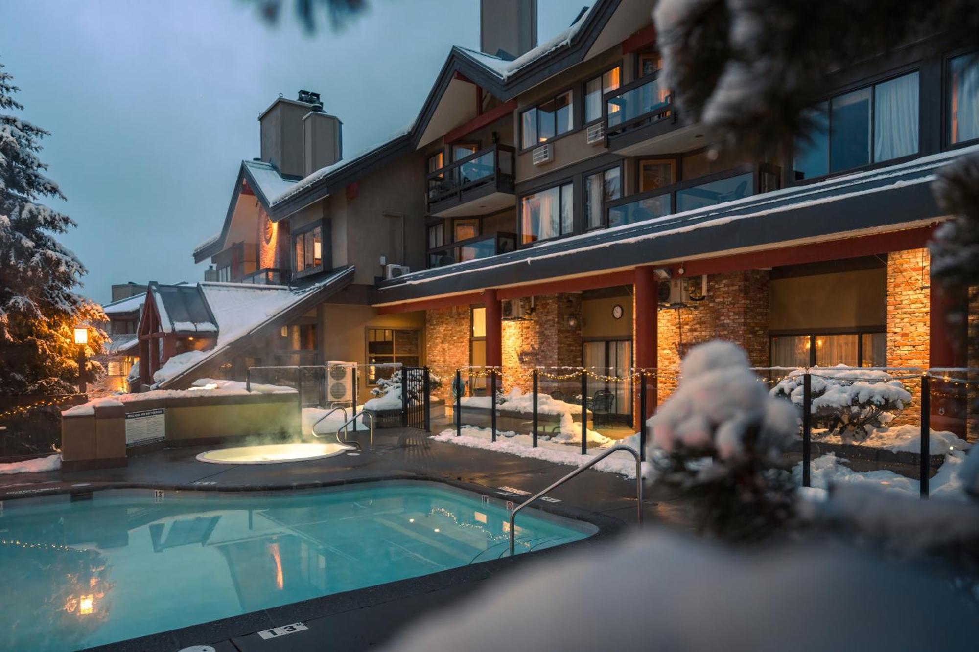 Whistler Village Inn & Suites Eksteriør bilde